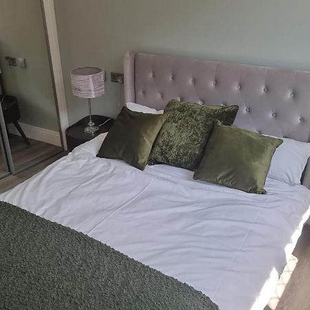 Jasmin Apartments - Luxury 1 & 2 Bedroom Units With Free Parking Bushey Dış mekan fotoğraf