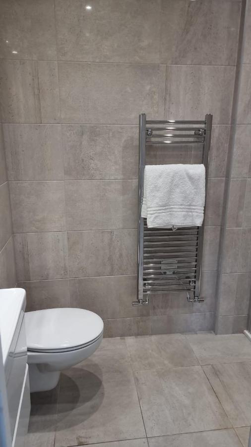 Jasmin Apartments - Luxury 1 & 2 Bedroom Units With Free Parking Bushey Dış mekan fotoğraf