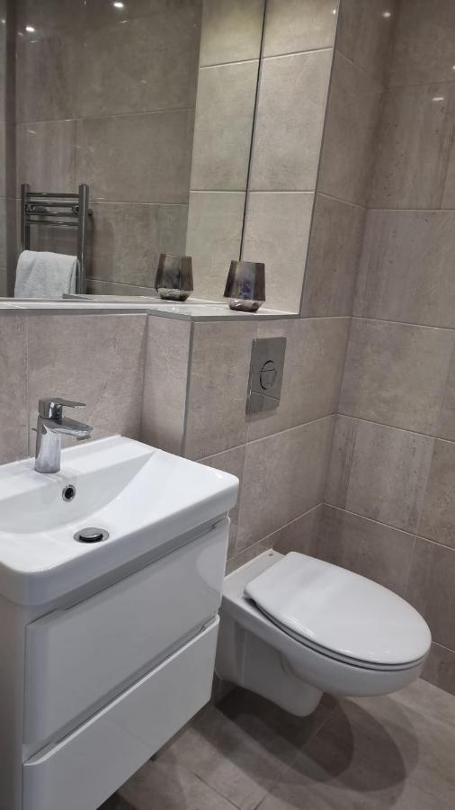 Jasmin Apartments - Luxury 1 & 2 Bedroom Units With Free Parking Bushey Dış mekan fotoğraf