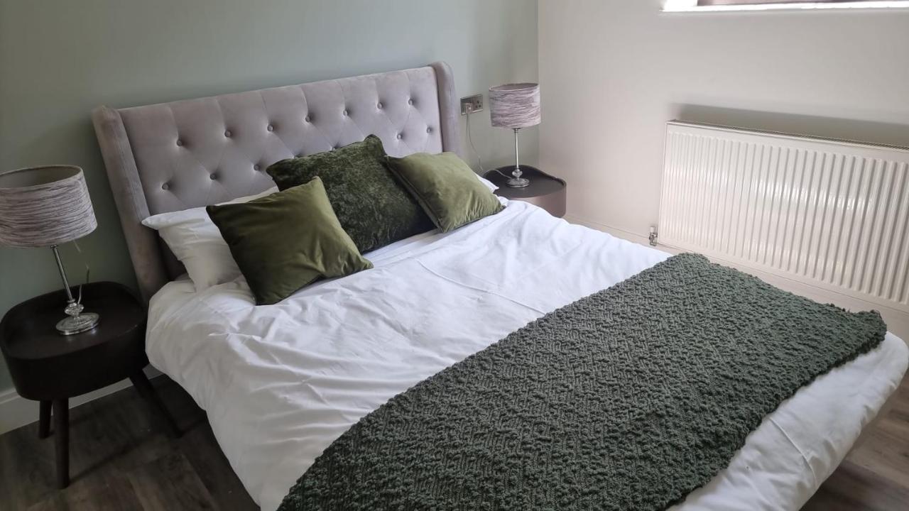 Jasmin Apartments - Luxury 1 & 2 Bedroom Units With Free Parking Bushey Dış mekan fotoğraf