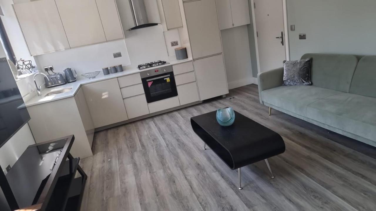 Jasmin Apartments - Luxury 1 & 2 Bedroom Units With Free Parking Bushey Dış mekan fotoğraf