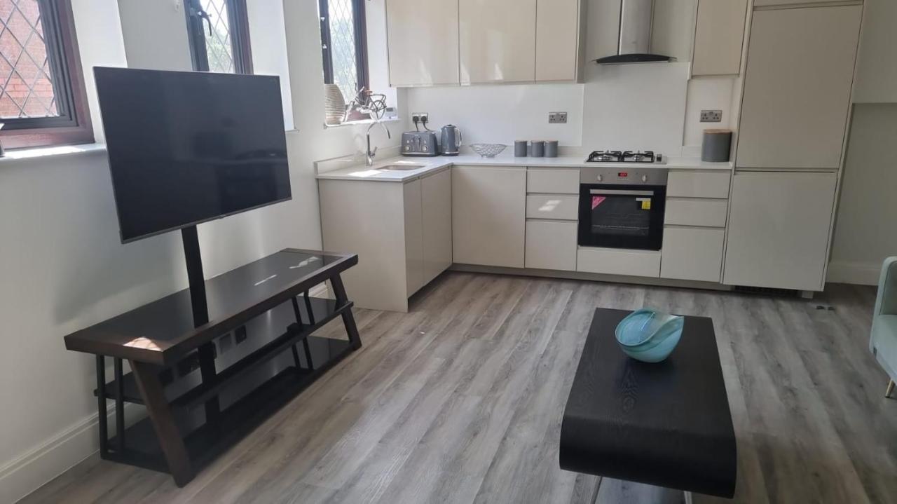 Jasmin Apartments - Luxury 1 & 2 Bedroom Units With Free Parking Bushey Dış mekan fotoğraf