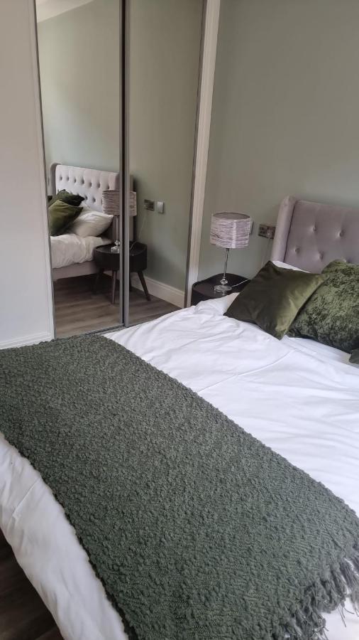 Jasmin Apartments - Luxury 1 & 2 Bedroom Units With Free Parking Bushey Dış mekan fotoğraf
